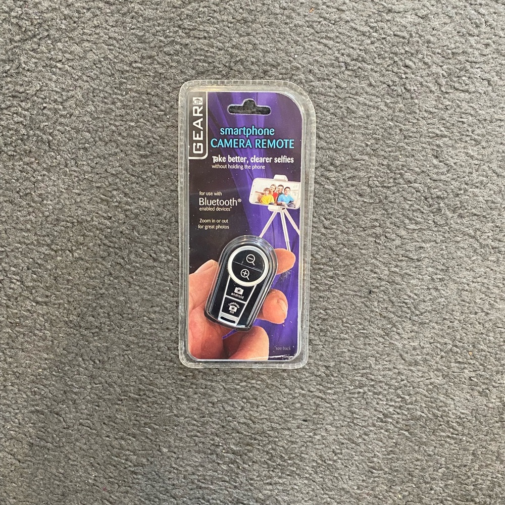 NWT smartphone camera remote